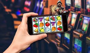 Aplikasi roda4d menampilkan menu kasino langsung, taruhan olahraga, dan permainan slot
